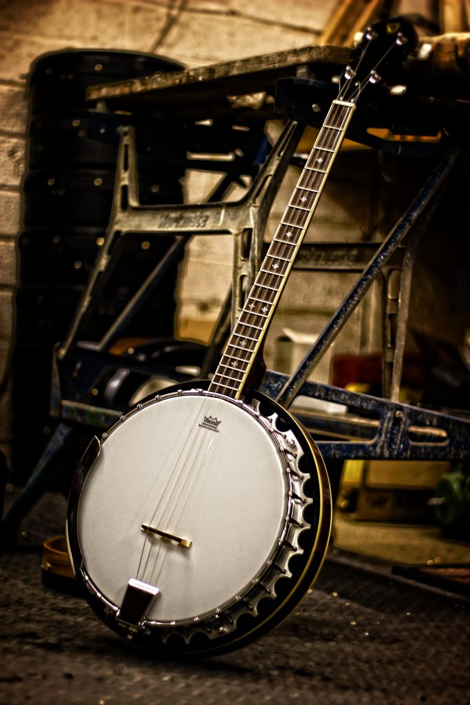 How to Hold and Tune your McNeela Celt Banjo