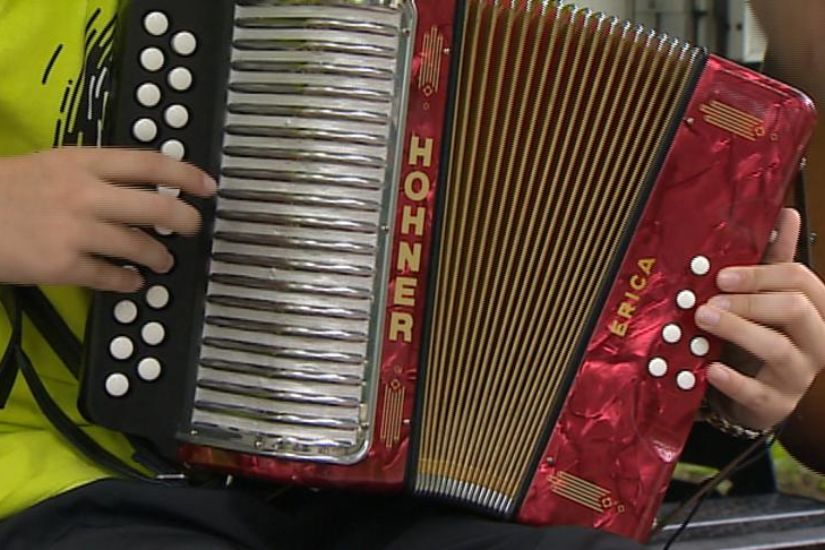 Beginner accordion - Hohner Black Dot Double Ray