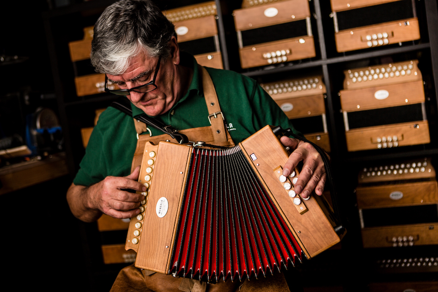 Learn to play deals accordion