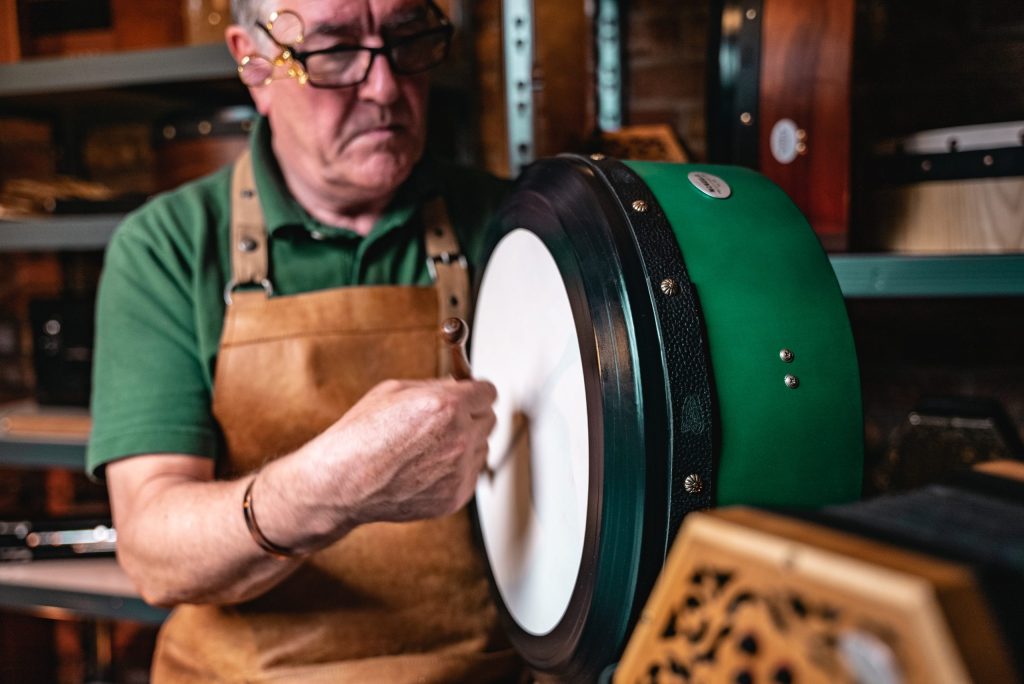 The Heartbeat of Irish Music: McNeela's Recommended Listening for Irish Bodhrán Players 1 The best Irish bodhrán albums & recordings - McNeela's recommended listening