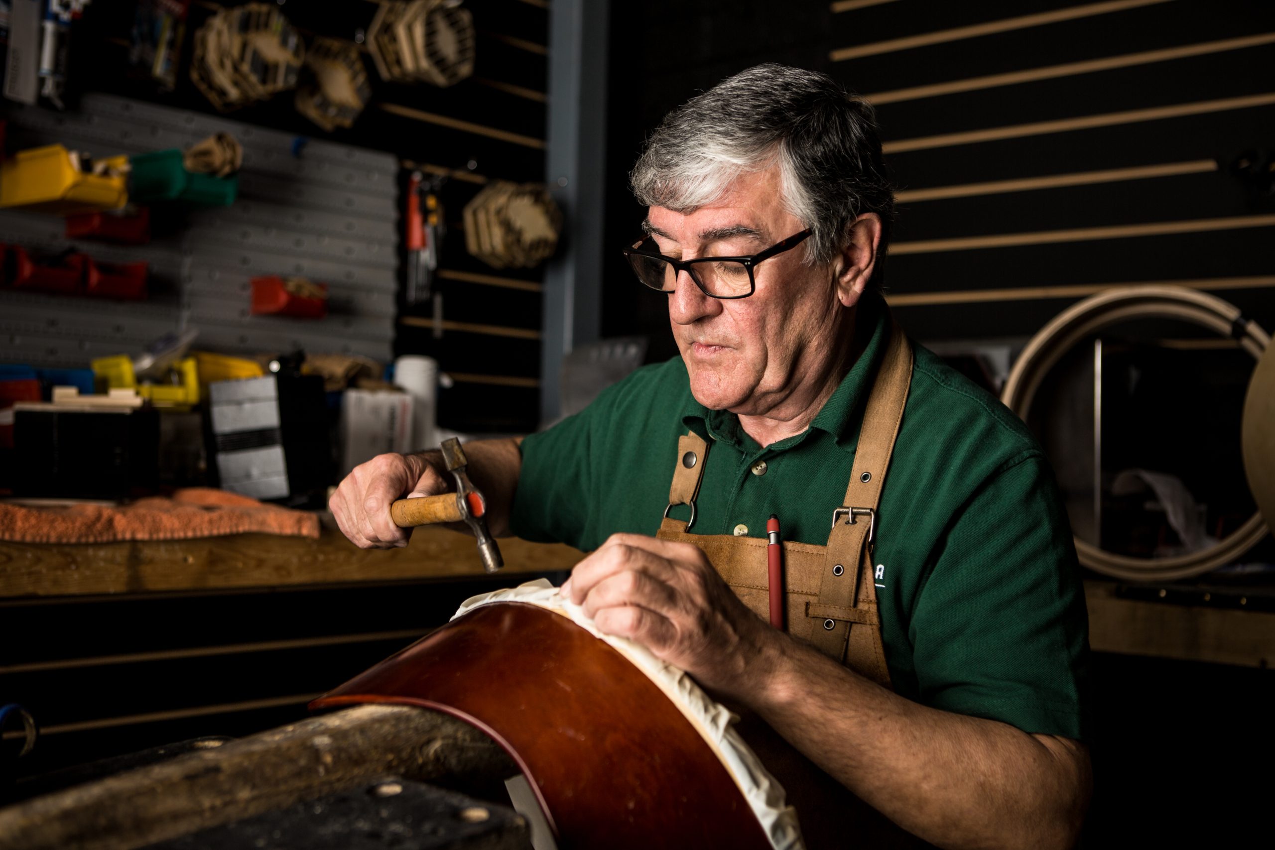 Fitting a bodhran drum head